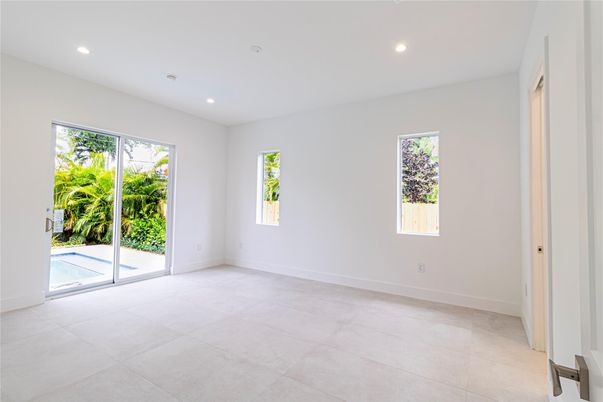 Empty room, Interior, Recessed Lighting