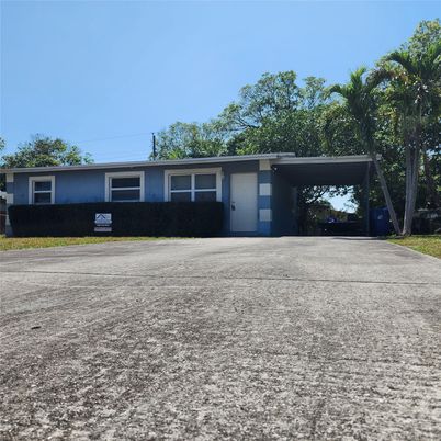 Exterior, Facade, Ranch