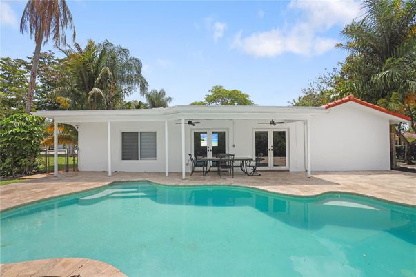 Exterior, Pool