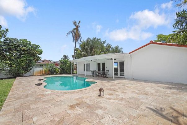 Exterior, Pool