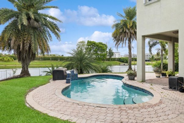 Exterior, Pool, Water