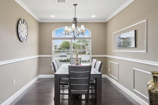 Chandelier, Dining room, Interior, Recessed Lighting, Wood Texture Flooring