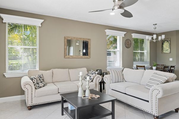 Dining room, Interior, Living room, Pendant Lights