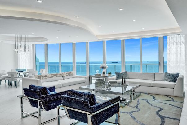 Dining room, Interior, Living room, Pendant Lights, Recessed Lighting, Water