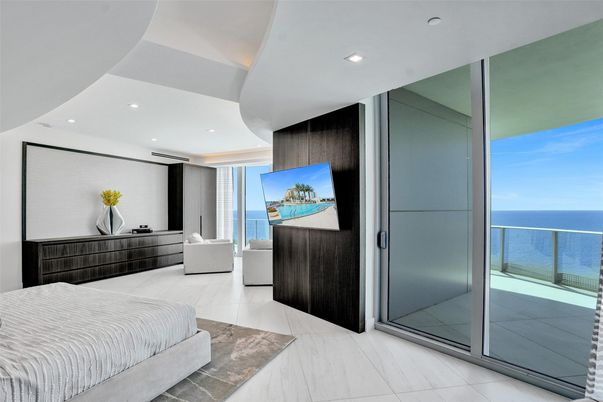 Bedroom, Interior, Marble, Recessed Lighting, Water