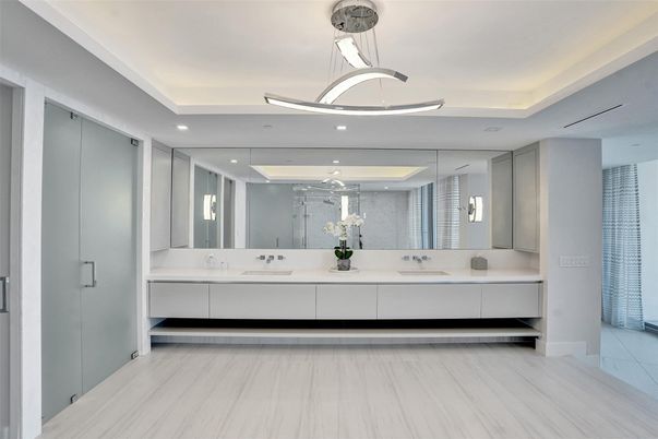 Bathroom, Dual Sink Vanities, Interior, Recessed Lighting