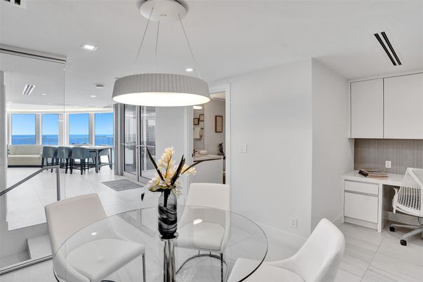 Dining room, Interior, Pendant Lights, Recessed Lighting, Water