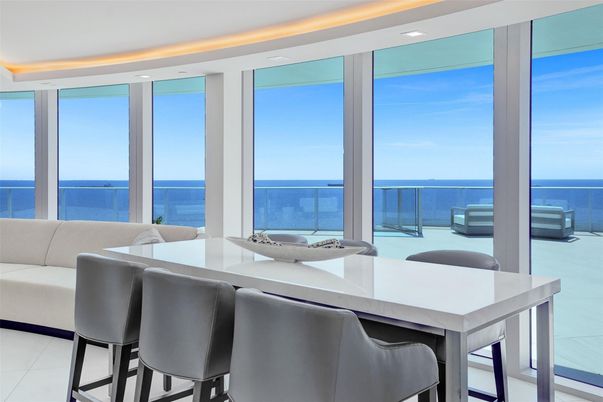 Dining room, Interior, Recessed Lighting, Water