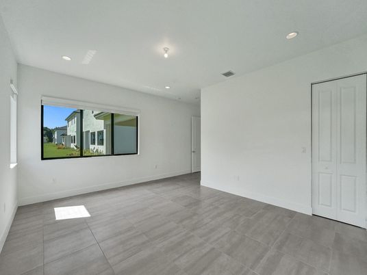Empty room, Interior, Recessed Lighting