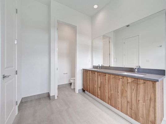 Bathroom, Dual Sink Vanities, Interior, Recessed Lighting