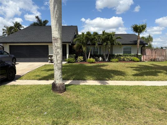 Attached, Exterior, Facade, Ranch