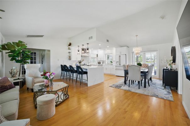 Chandelier, Dining room, Interior, Kitchen, Pendant Lights, Recessed Lighting, Wood Texture Flooring