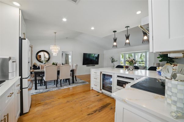 Chandelier, Dining room, Interior, Kitchen, Pendant Lights, Recessed Lighting, Wood Texture Flooring