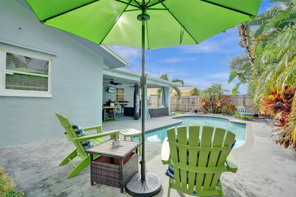 Exterior, Pool