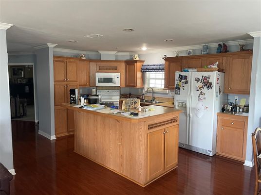 Interior, Kitchen, Recessed Lighting, Wood Texture Flooring
