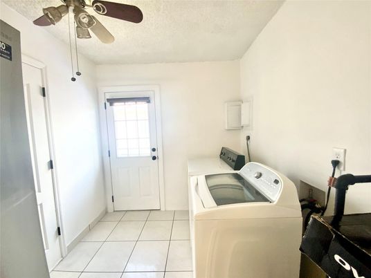 Interior, Washer