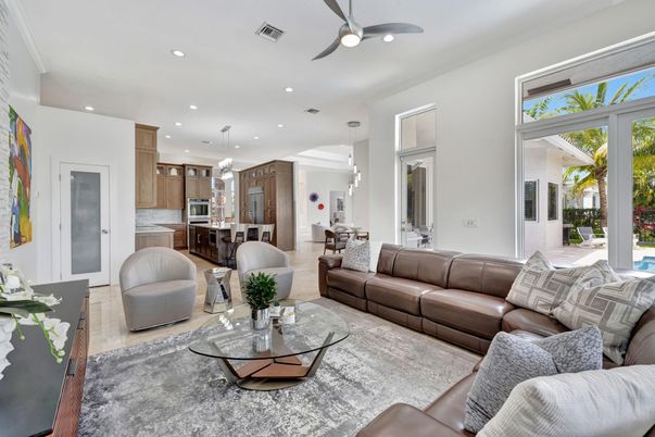 Dining room, Interior, Kitchen, Living room, Pendant Lights, Recessed Lighting, Stainless Steel Appliances
