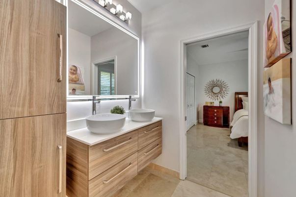 Bathroom, Bedroom, Dual Sink Vanities, Interior