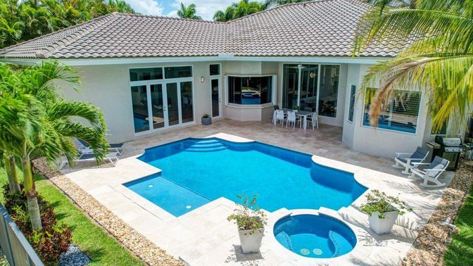 Exterior, Pool
