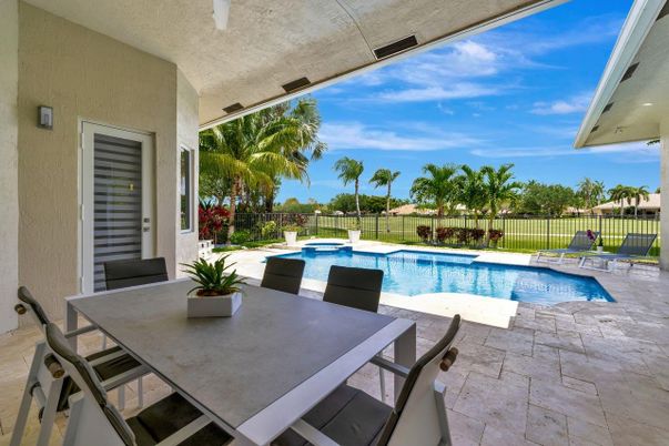 Exterior, Pool, Water