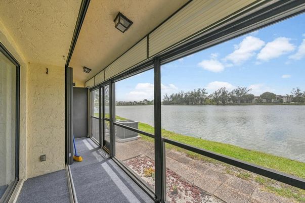 Interior, Sun Room, Water