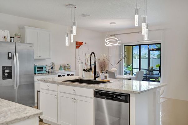 Dining room, Interior, Kitchen, Pendant Lights, Stainless Steel Appliances
