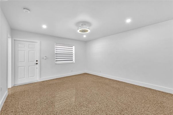 Empty room, Interior, Recessed Lighting