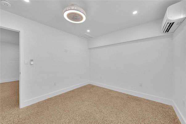 Empty room, Interior, Recessed Lighting