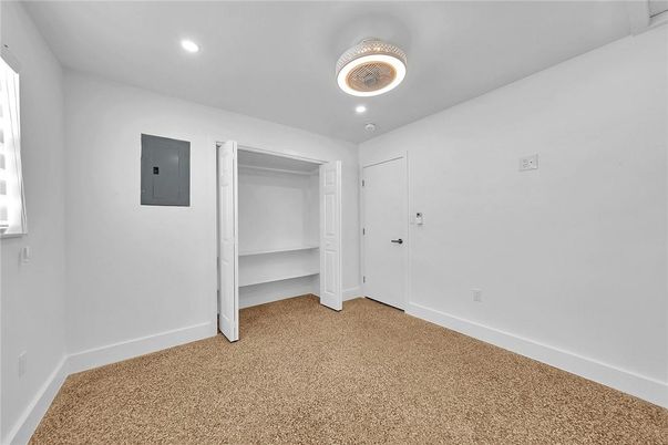 Empty room, Interior, Recessed Lighting