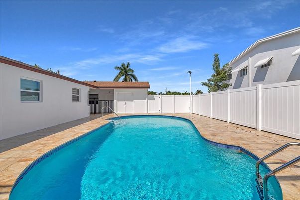 Exterior, Pool