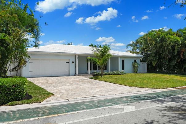 Attached, Exterior, Facade, Ranch