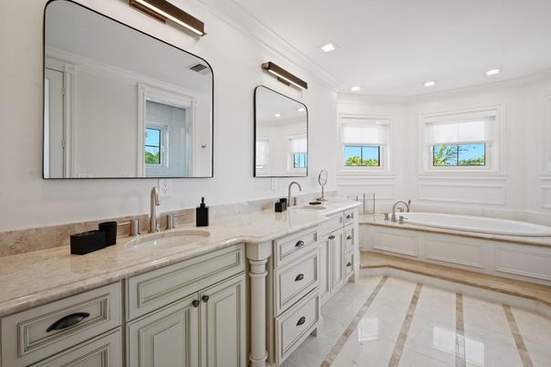 Bathroom, Dual Sink Vanities, Interior, Recessed Lighting