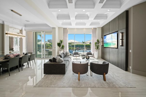 Dining room, Interior, Living room, Pendant Lights, Recessed Lighting, Water
