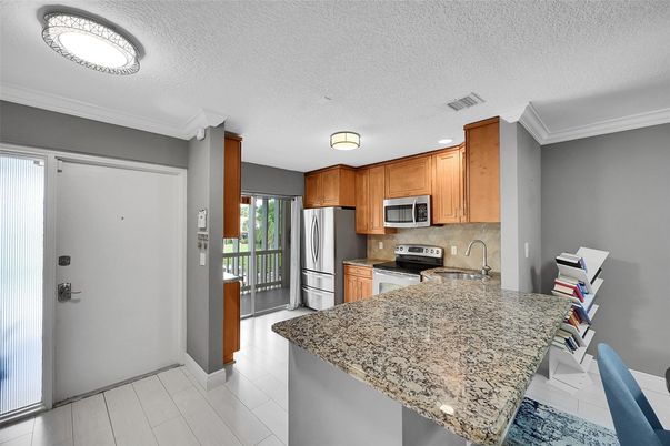 Dining room, Interior, Kitchen, Recessed Lighting, Stainless Steel Appliances