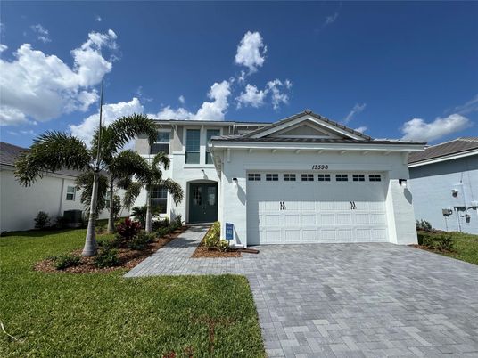 Attached, Exterior, Facade, Mediterranean