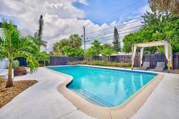 Exterior, Pool