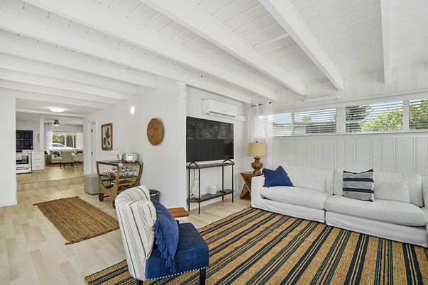 Interior, Living room, Pendant Lights, Wood Texture Flooring