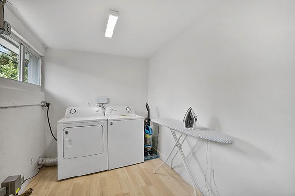 Interior, Washer, Wood Texture Flooring