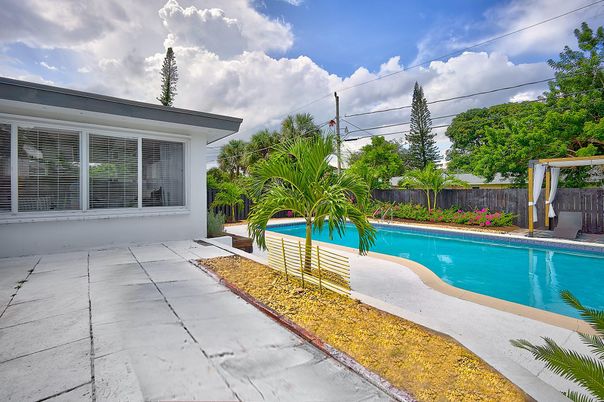 Exterior, Pool