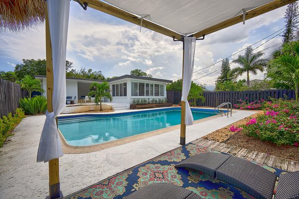 Exterior, Pool