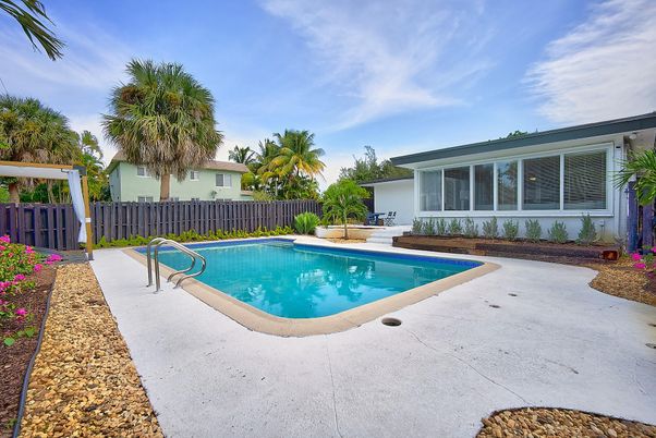 Exterior, Pool