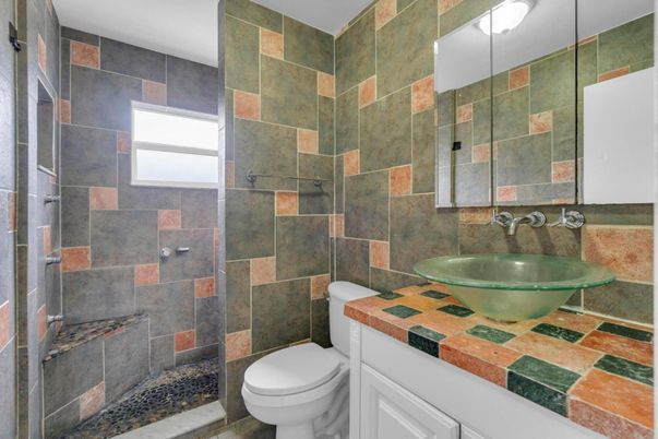 Bathroom, Interior, Tile Countertops