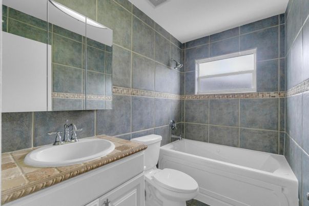 Bathroom, Interior, Tile Countertops
