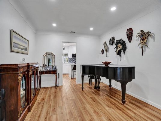 Interior, Piano, Recessed Lighting, Wood Texture Flooring