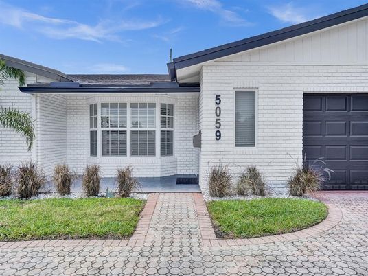 Attached, Exterior, Facade, Modern