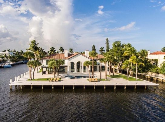 Exterior, Lake