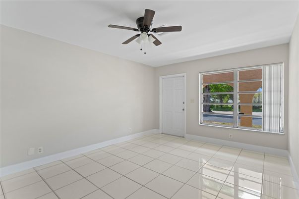 Empty room, Interior