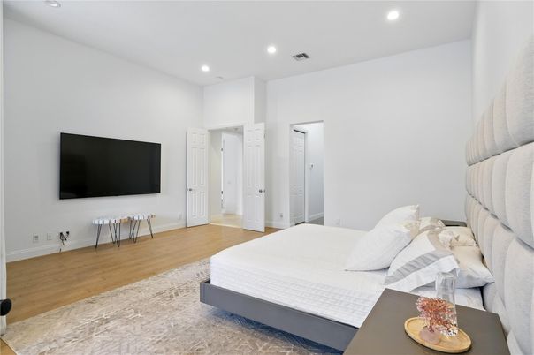 Bedroom, Interior, Recessed Lighting, Wood Texture Flooring
