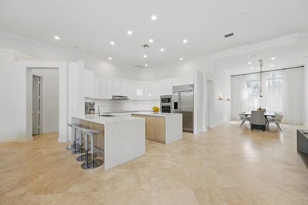 Dining room, Interior, Kitchen, Pendant Lights, Recessed Lighting, Stainless Steel Appliances