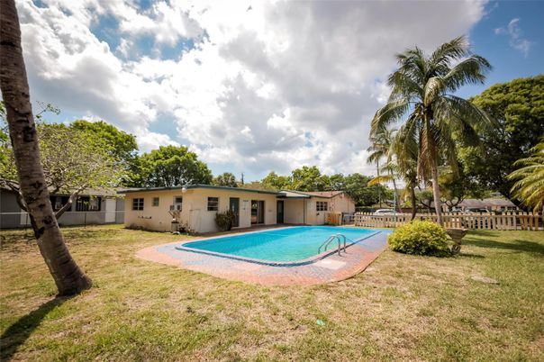 Backyard, Exterior, Pool